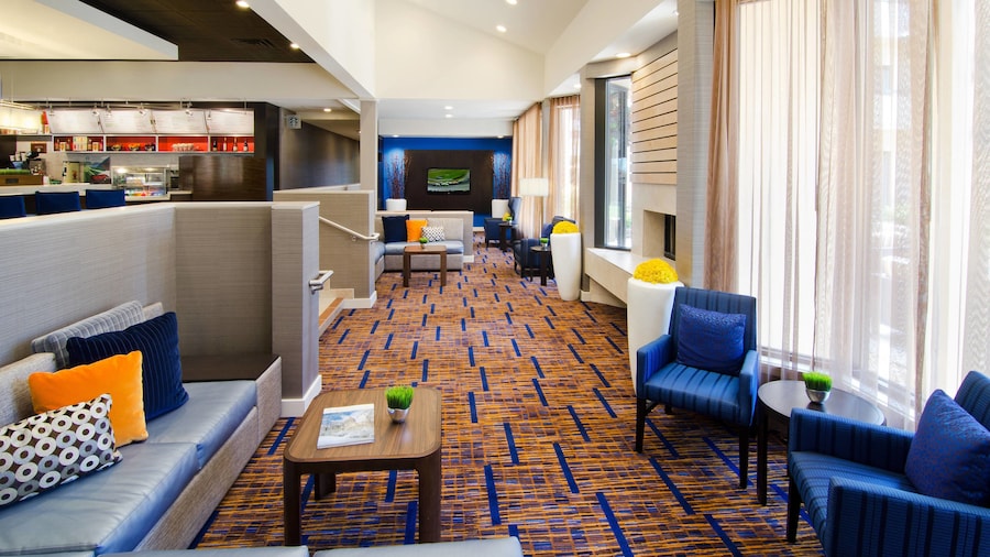 Courtyard by Marriott St Louis Westport Plaza