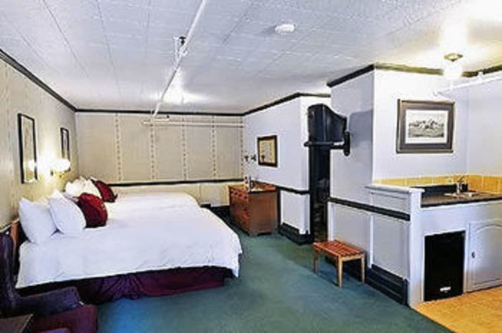 The Historic Redstone Inn in Carbondale | Best Rates & Deals on Orbitz