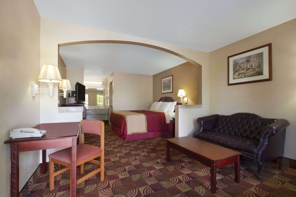 Days Inn & Suites by Wyndham Tuscaloosa - Univ. of Alabama