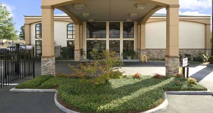 Days Inn & Suites by Wyndham Tuscaloosa - Univ. of Alabama