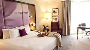 Premium bedding, pillowtop beds, in-room safe, desk