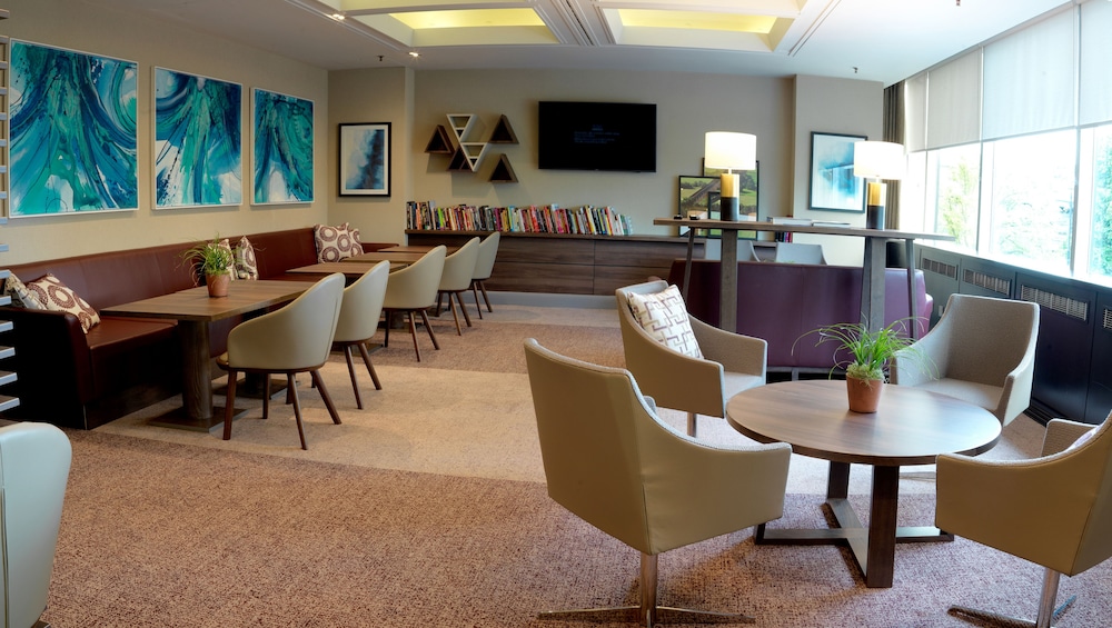 Living area, Crowne Plaza Harrogate, an IHG Hotel