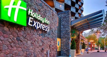 Holiday Inn Express Edmonton Downtown, an IHG Hotel