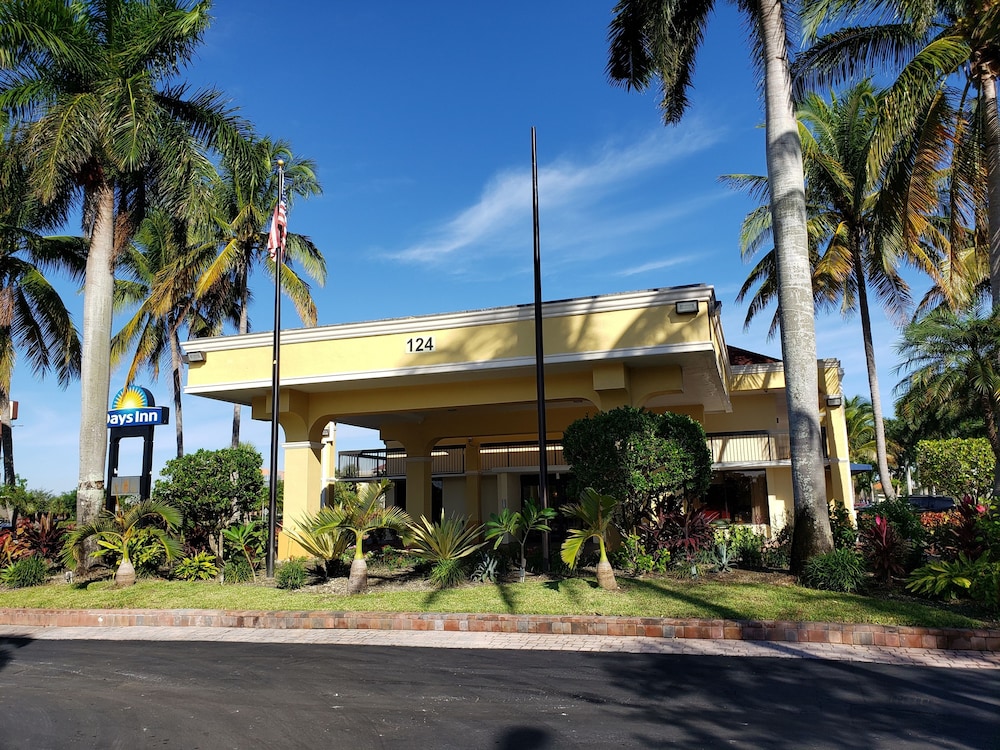 Front of property, Days Inn by Wyndham Florida City