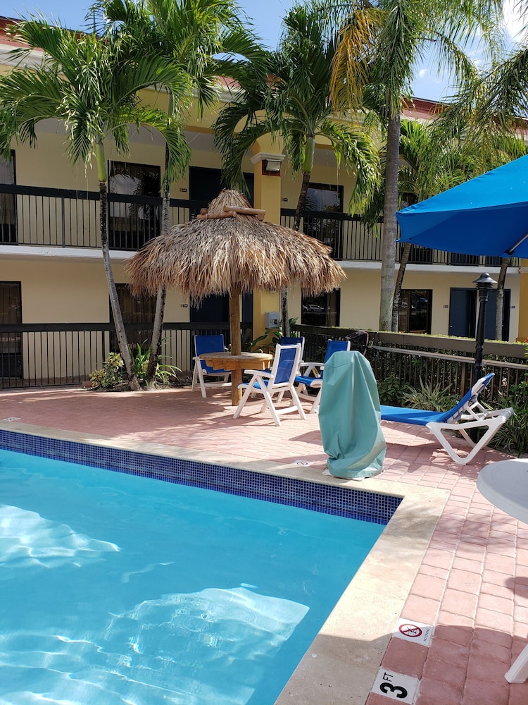 Pool, Days Inn by Wyndham Florida City