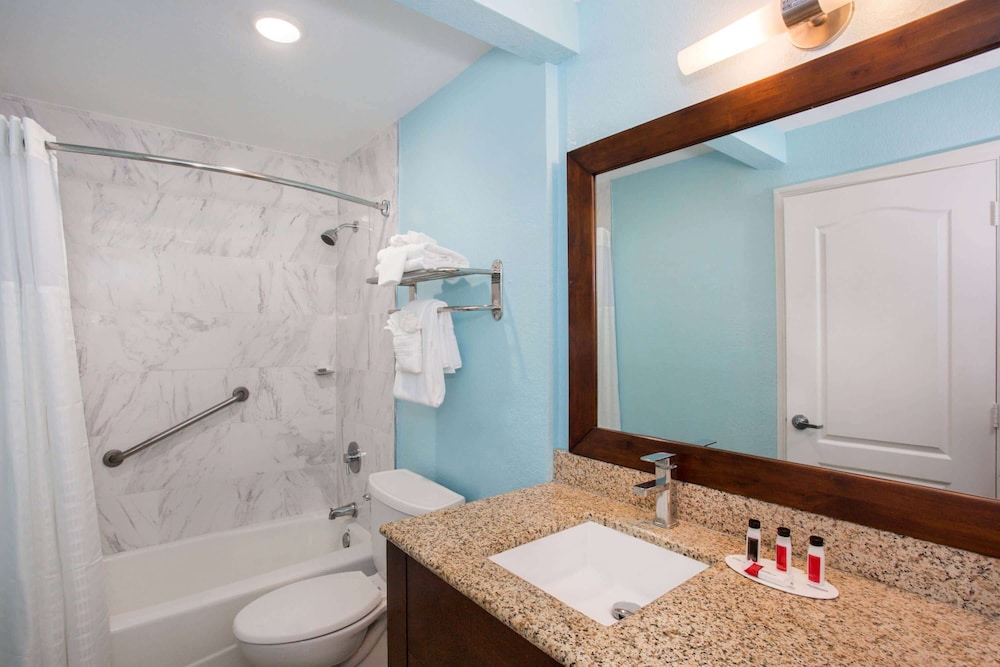 Bathroom, Days Inn by Wyndham Florida City