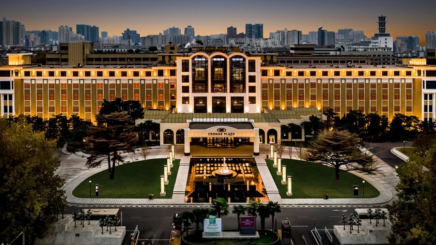 Crowne Plaza Zhengzhou, an IHG Hotel