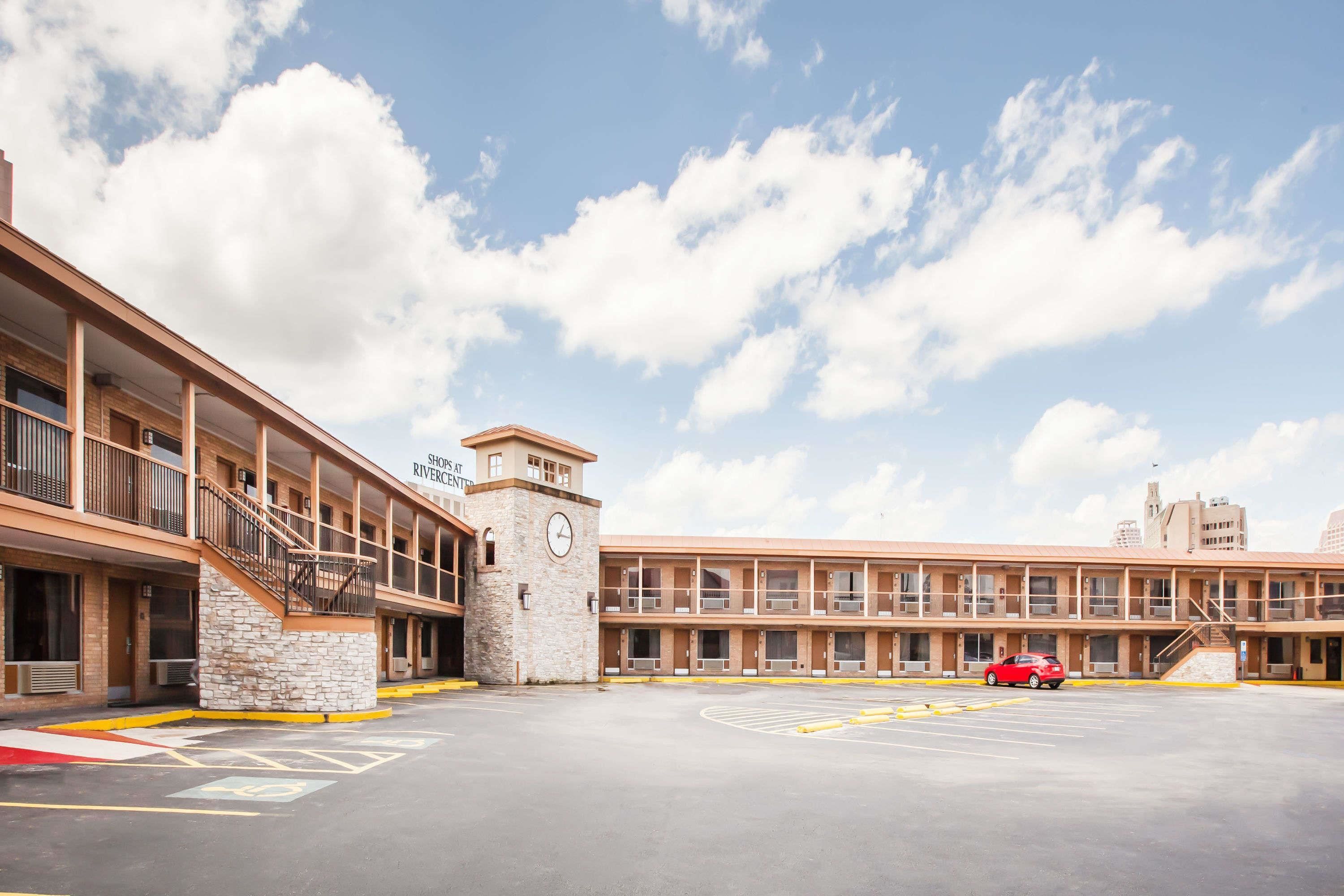 Days Inn Wyndham San Antonio Alamo Riverwalk San Antonio 