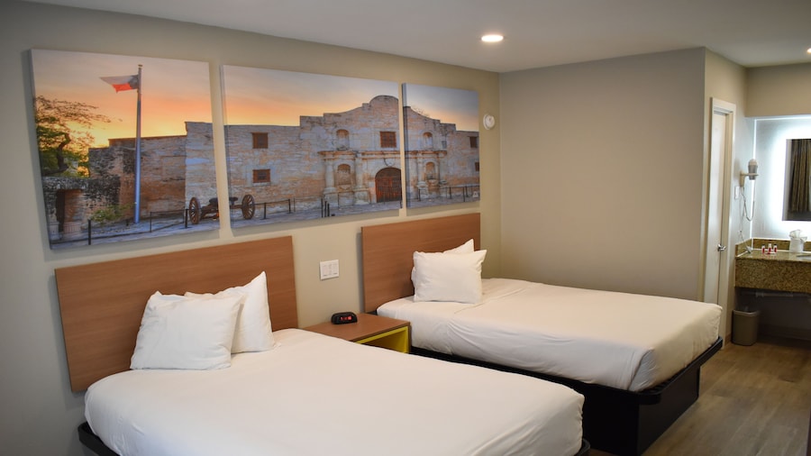 Days Inn by Wyndham San Antonio Alamo/Riverwalk