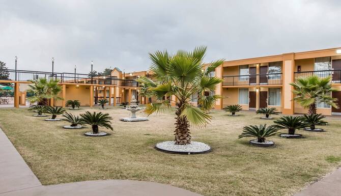 Quality Inn Midtown In Savannah Ga Expedia