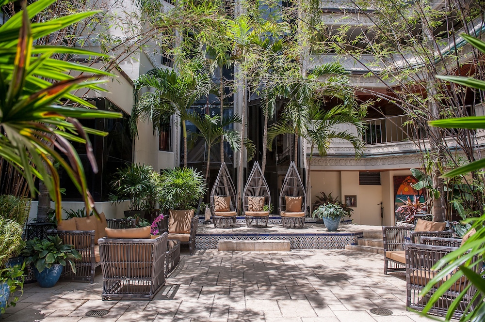 The Mayfair at Coconut Grove