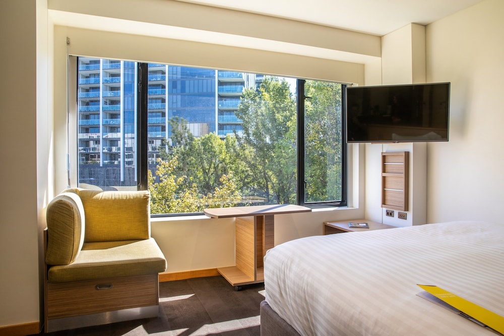 Crowne Plaza Canberra