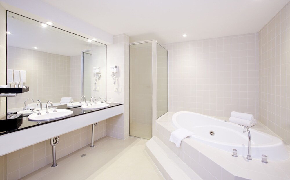 Crowne Plaza Canberra