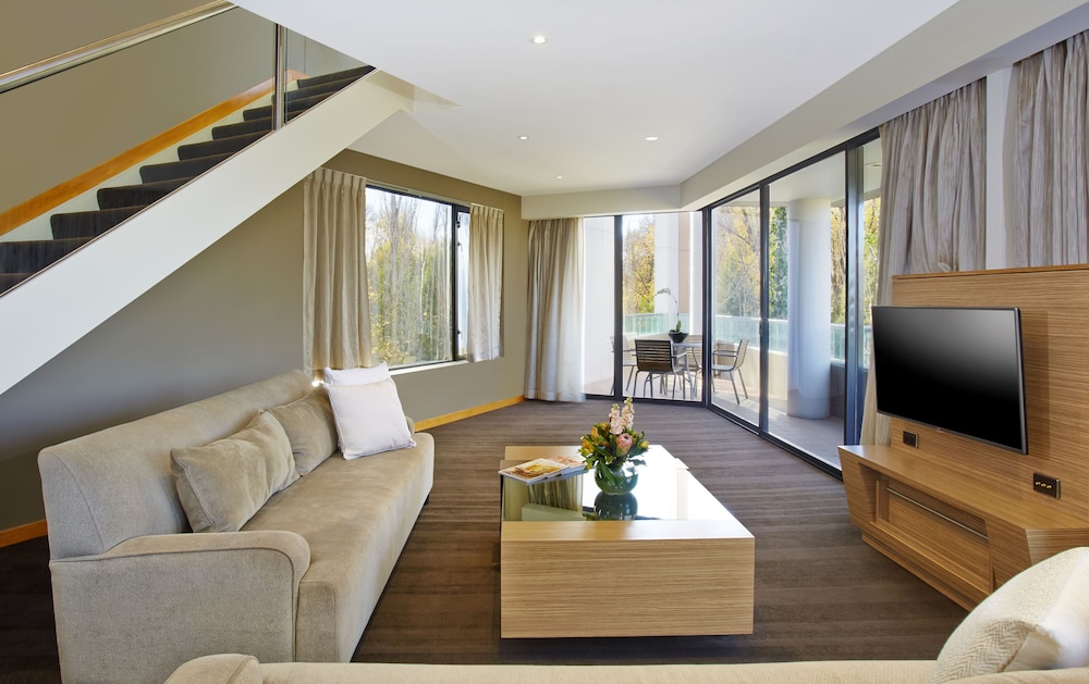 Crowne Plaza Canberra