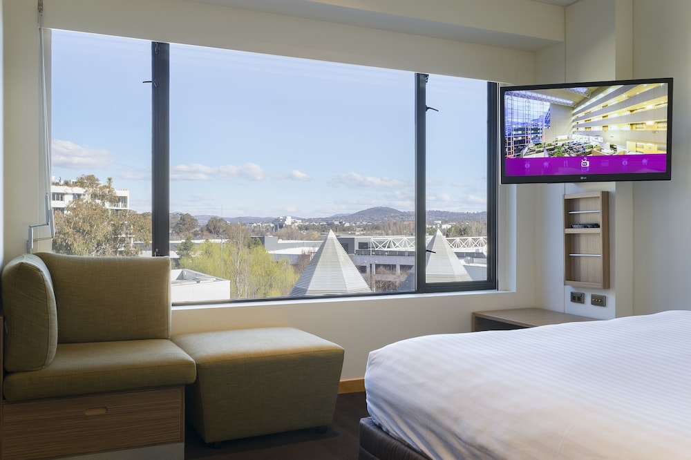 Crowne Plaza Canberra