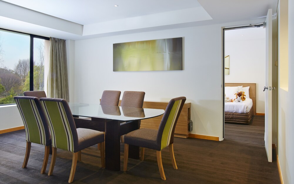 Crowne Plaza Canberra