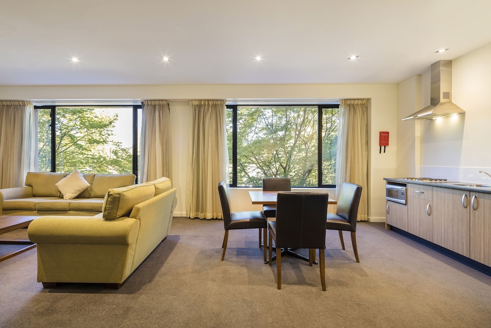Crowne Plaza Canberra