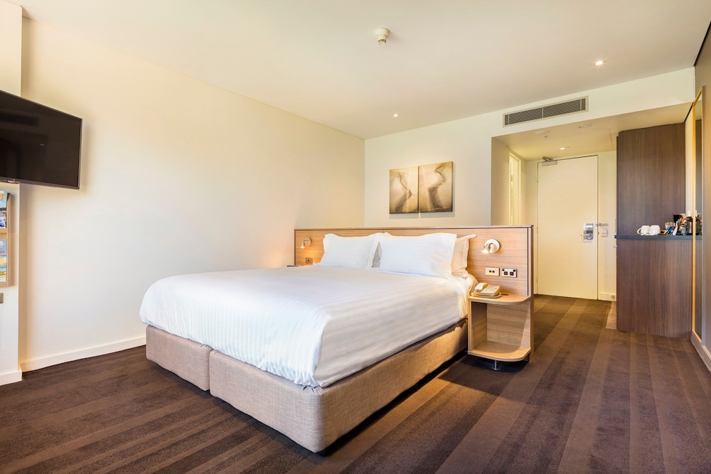 Crowne Plaza Canberra
