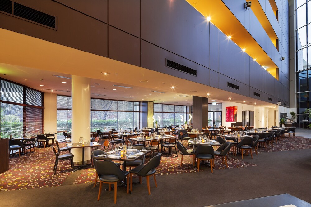 Restaurant, Crowne Plaza Canberra, an IHG Hotel