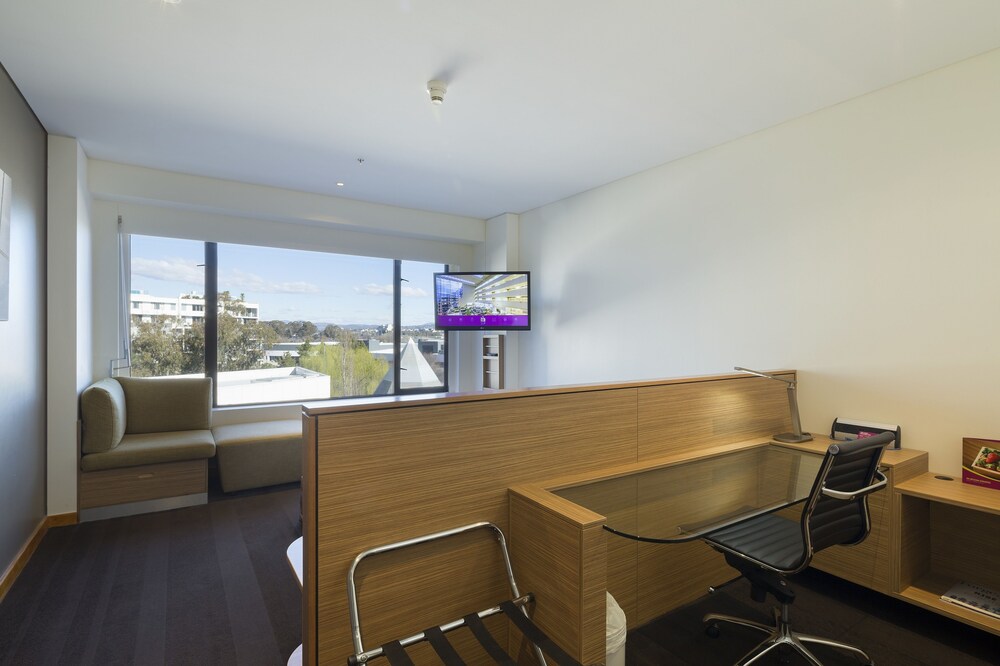Crowne Plaza Canberra