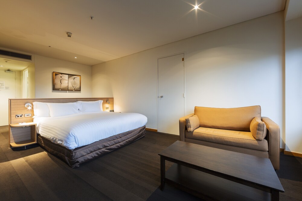 Crowne Plaza Canberra