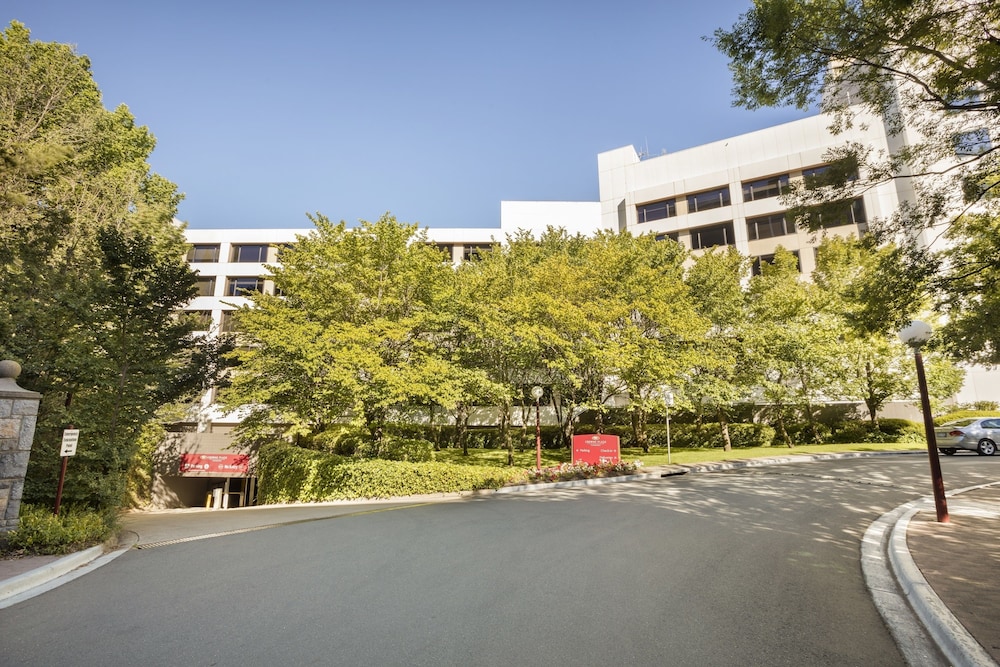 Exterior, Crowne Plaza Canberra, an IHG Hotel