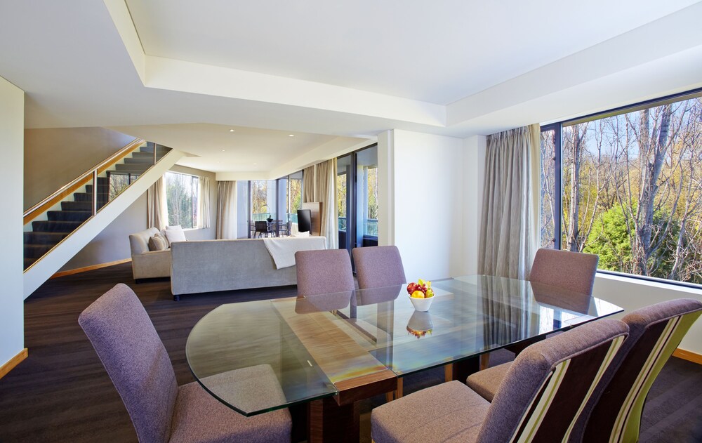 Crowne Plaza Canberra