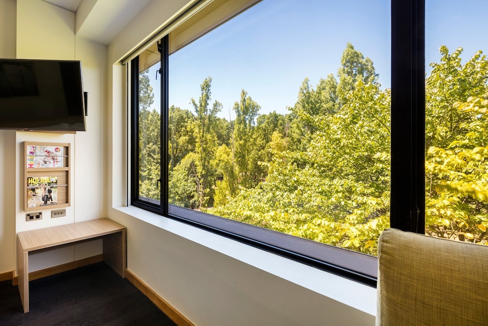Crowne Plaza Canberra