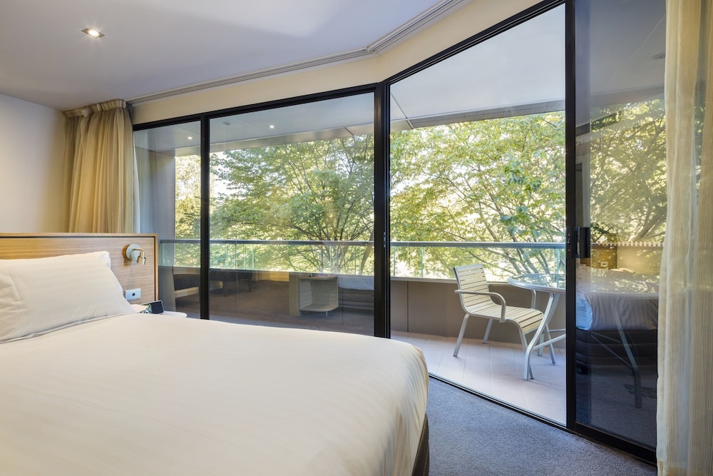 Crowne Plaza Canberra
