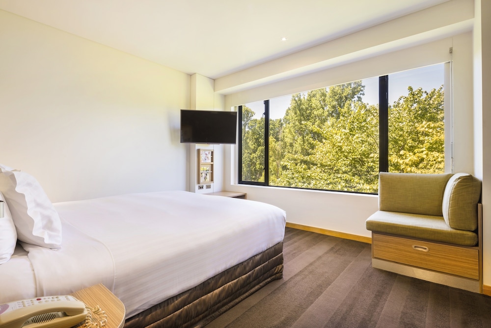 Crowne Plaza Canberra