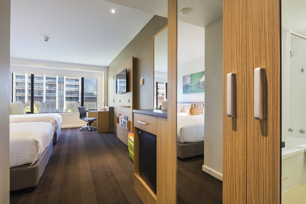Crowne Plaza Canberra