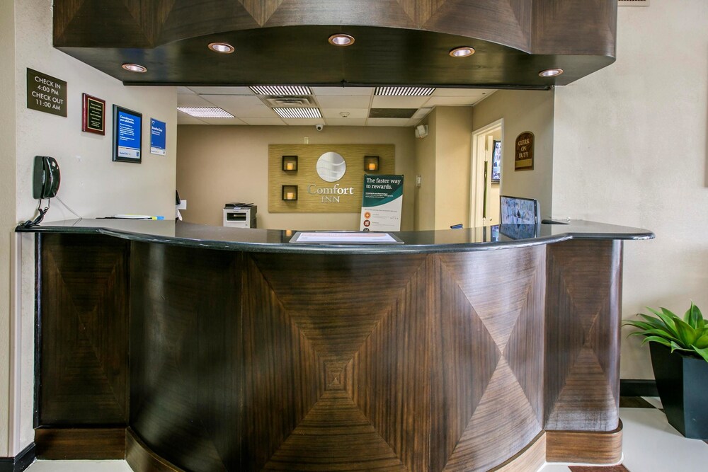 Lobby, Comfort Inn Edgewater on Hudson River