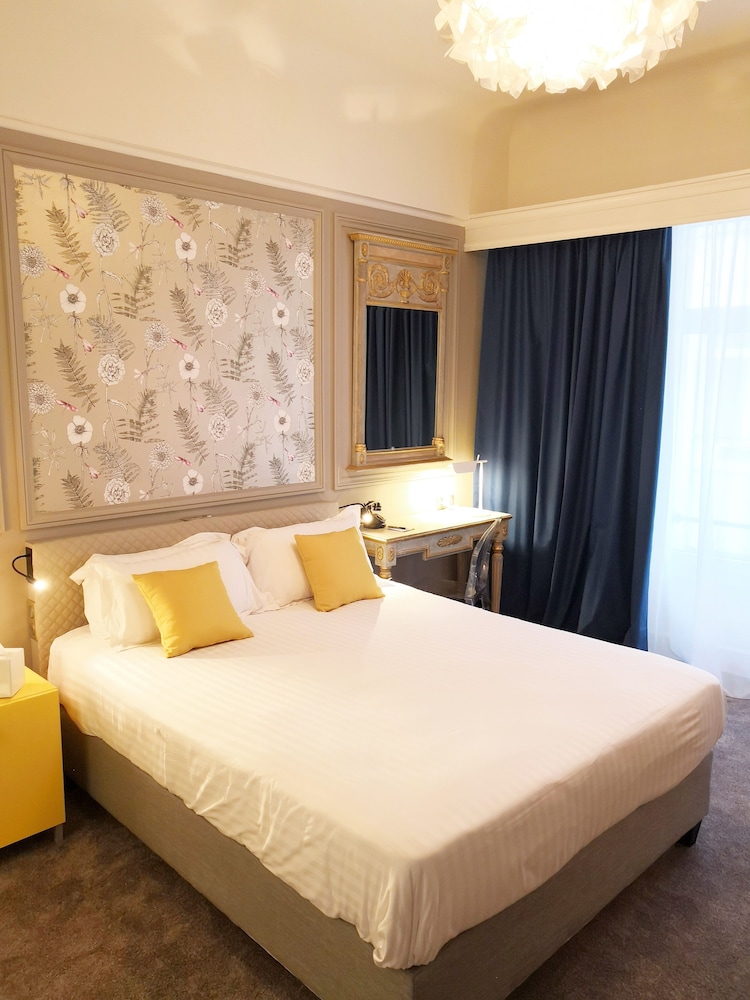 4 Star Hotels