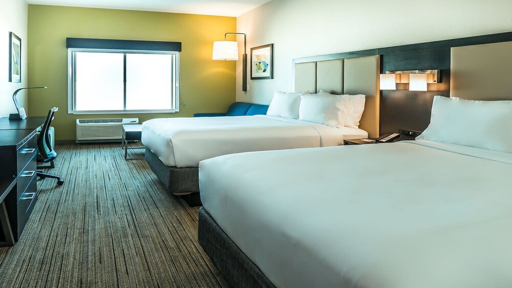 Holiday Inn Express & Suites Tampa East - Ybor City, an IHG Hotel