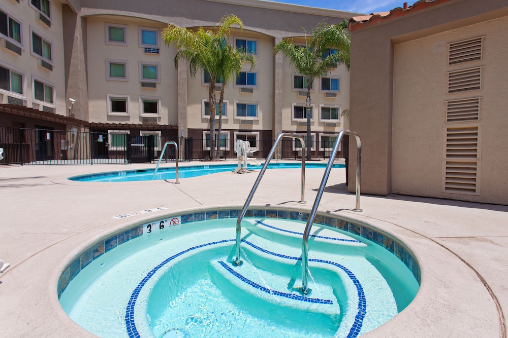 Pool, Holiday Inn Express Colton-Riverside North, an IHG Hotel