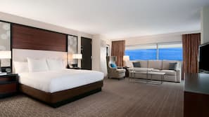 Hypo-allergenic bedding, pillowtop beds, in-room safe, desk
