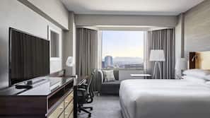 Down comforters, in-room safe, desk, laptop workspace