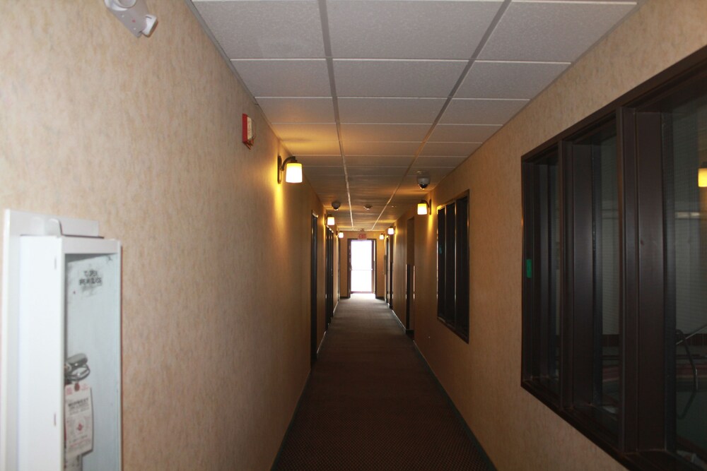 Hallway, Econo Lodge