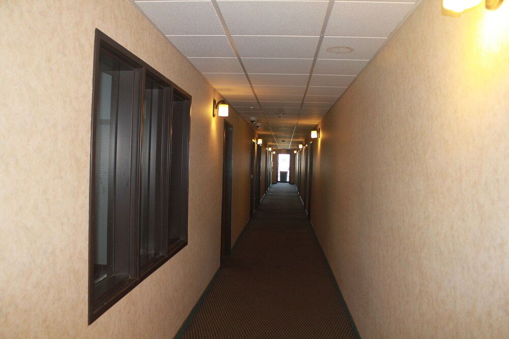 Hallway, Econo Lodge