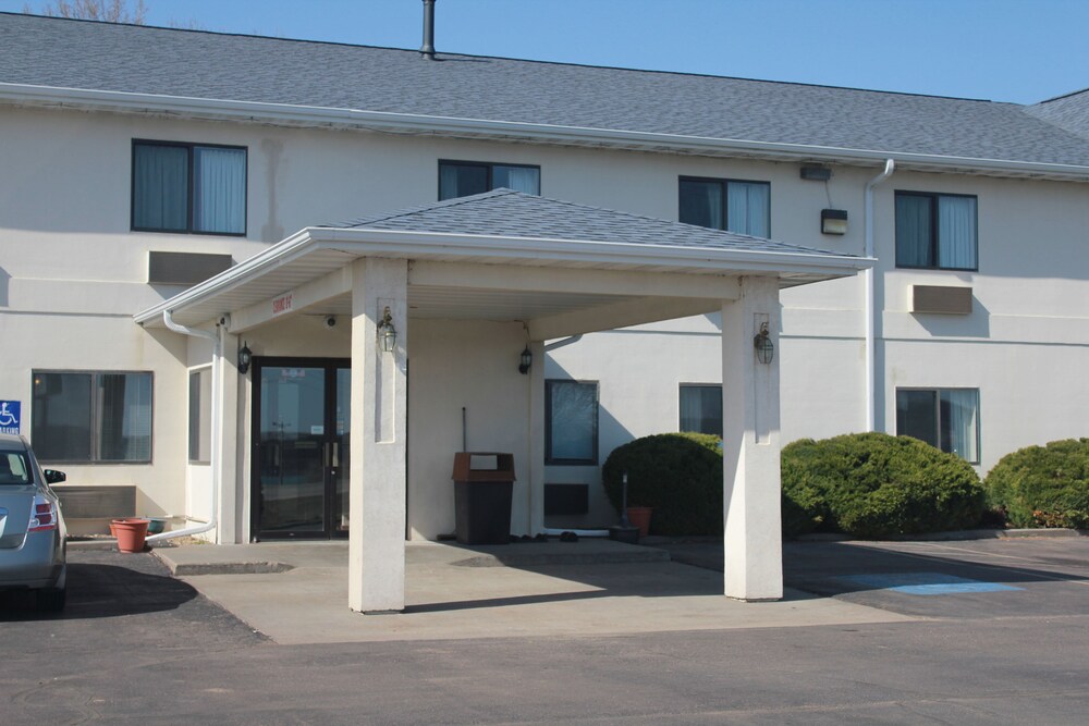 Front of property, Econo Lodge