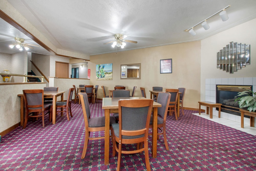 Breakfast area, Econo Lodge