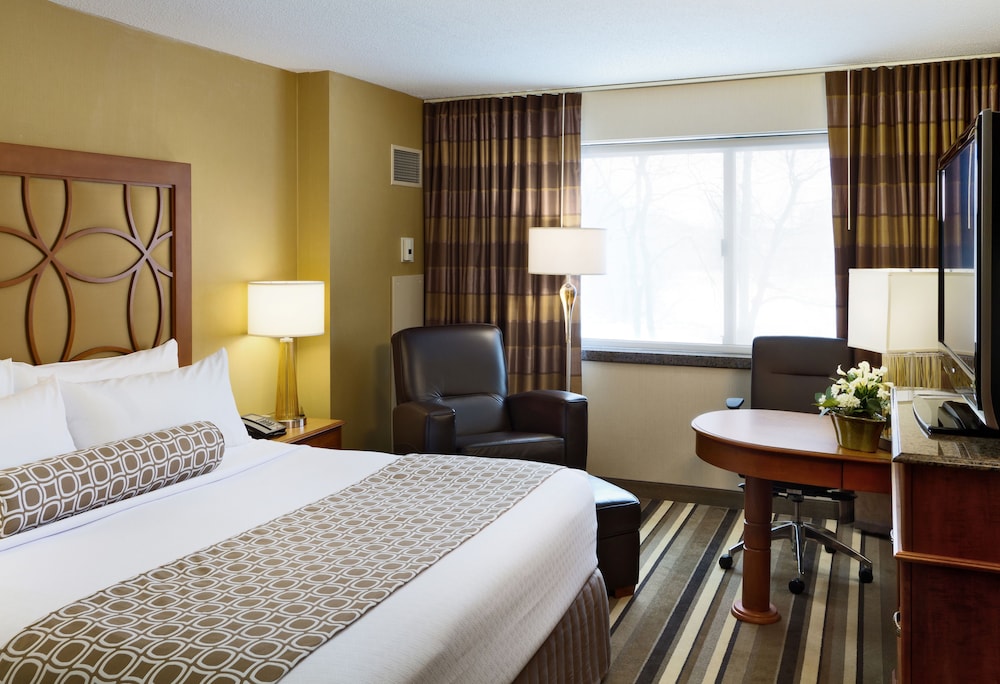 Crowne Plaza Minneapolis West, an IHG Hotel