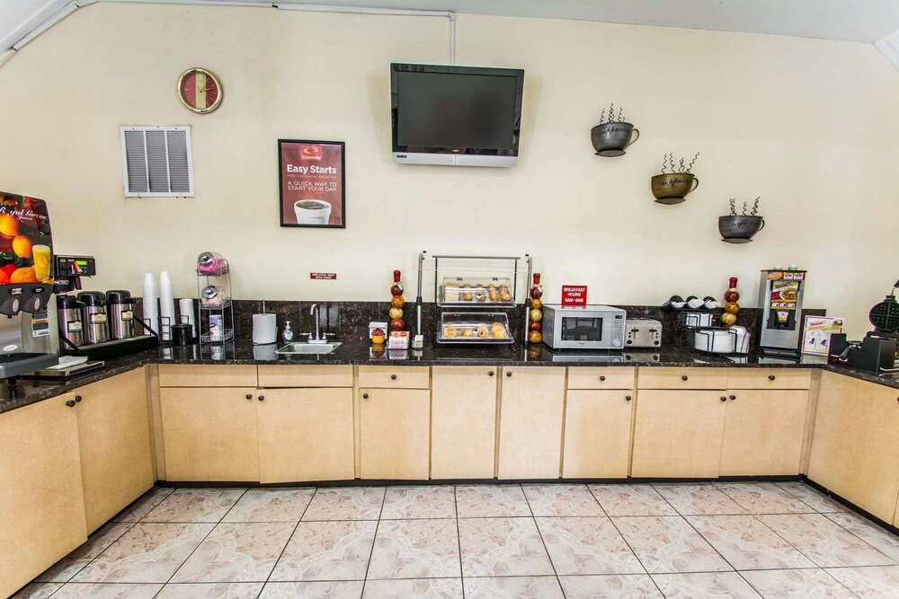 Breakfast area, Econo Lodge