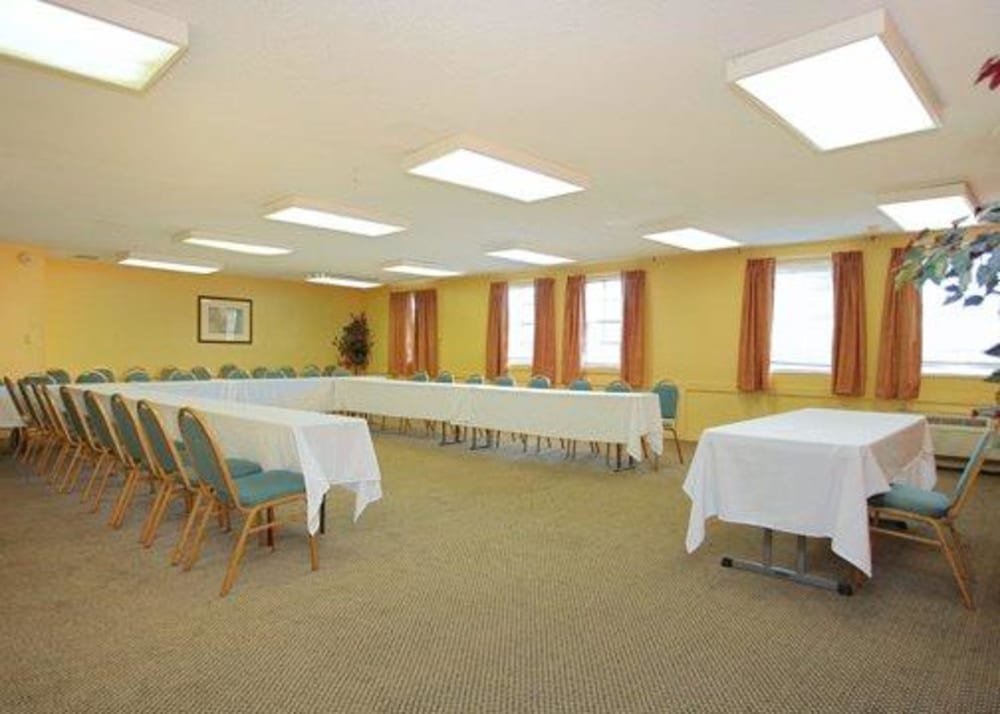 Meeting facility, Econo Lodge