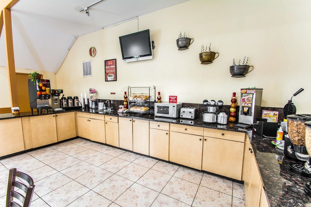 Breakfast area, Econo Lodge