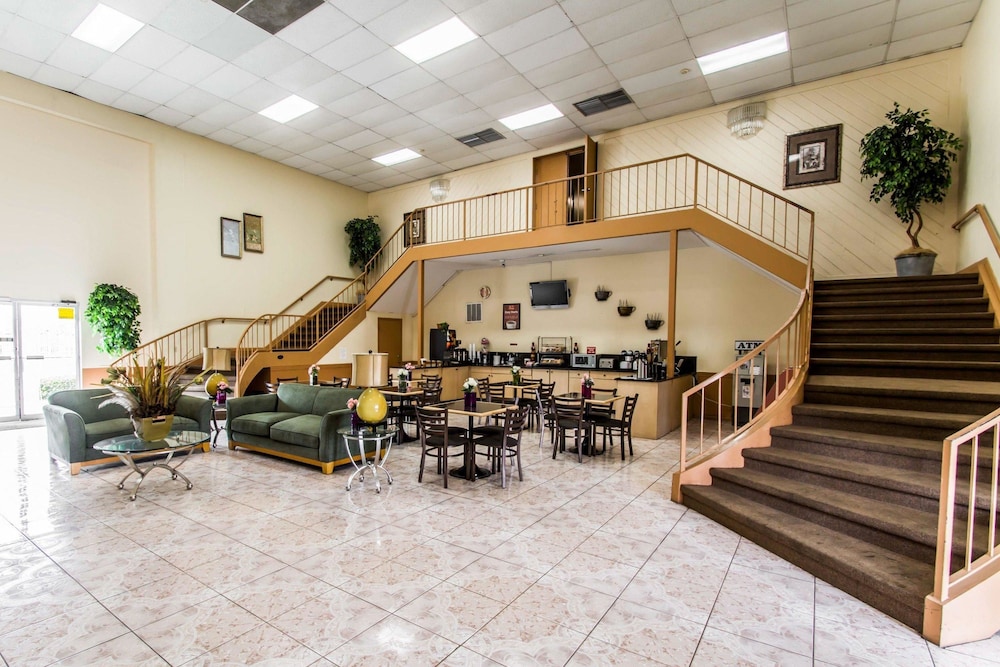 Lobby, Econo Lodge