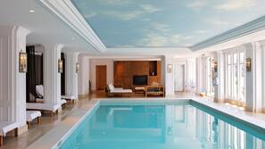 Indoor pool, pool loungers