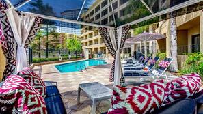 Outdoor pool, free cabanas, pool umbrellas