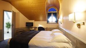 Minibar, coffre-forts dans les chambres, bureau