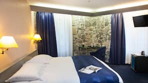 Minibar, coffre-forts dans les chambres, bureau